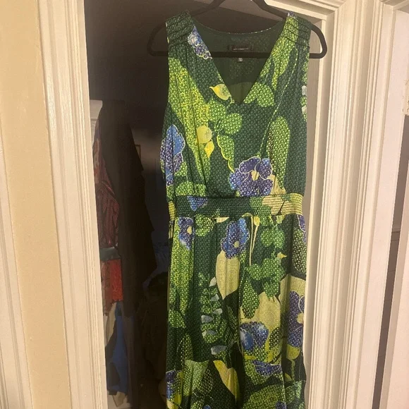 Dress - Picture 1 of 4